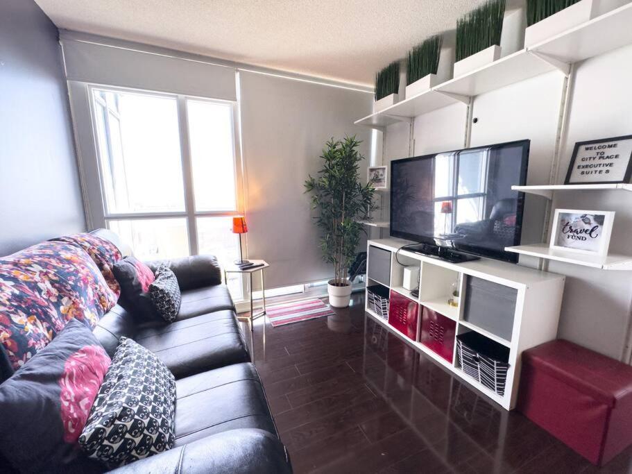 Comfort Two Beds Suite By Cn Tower Rogers Centre Plus Free Parking Toronto Exterior photo